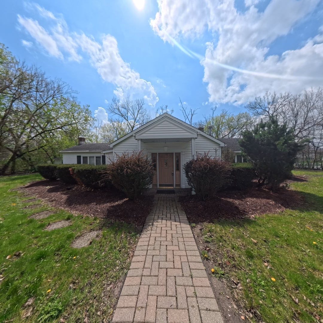 805 E Palatine Road Property Photo 1