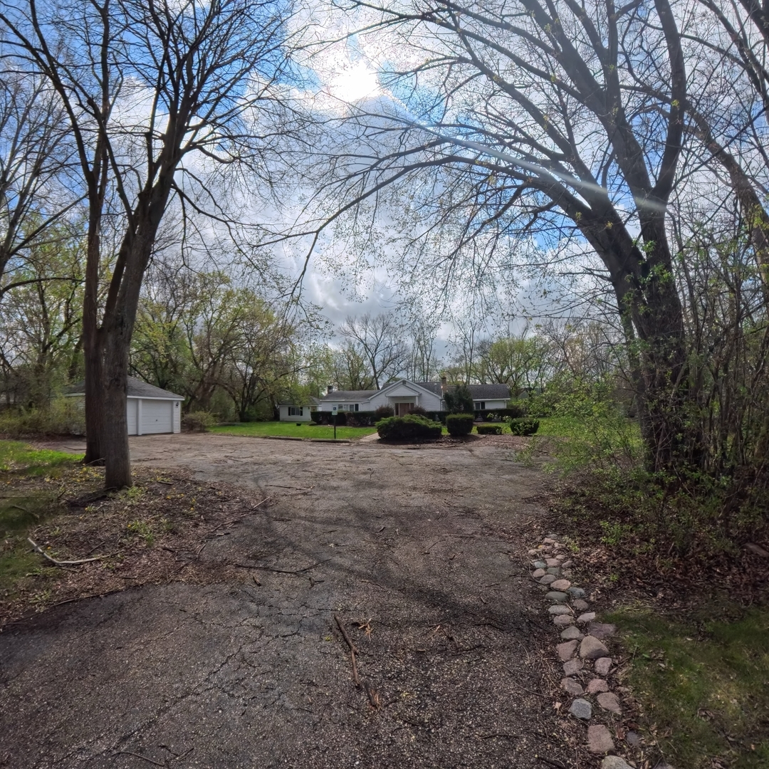 805 E Palatine Road Property Photo 2