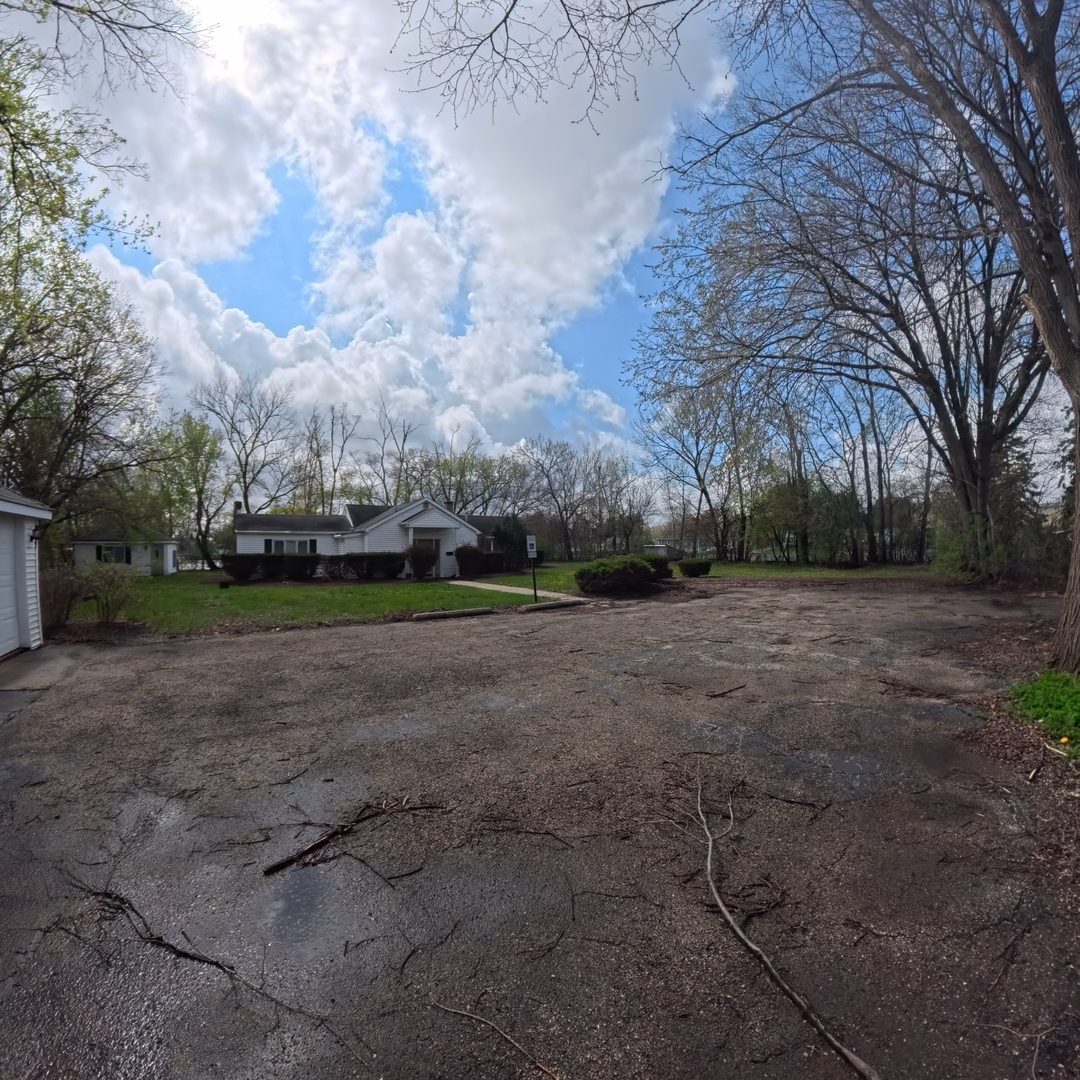 805 E Palatine Road Property Photo 3