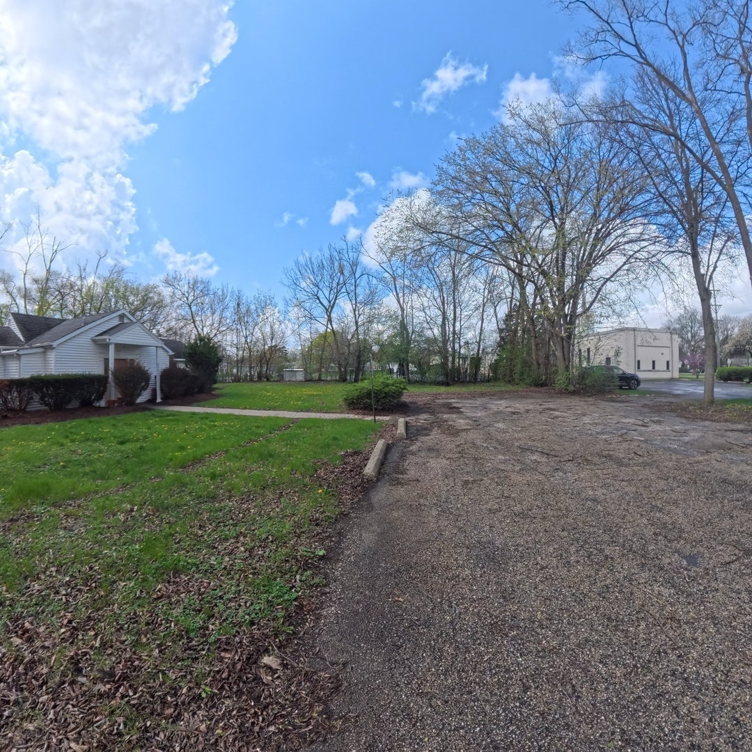 805 E Palatine Road Property Photo 4