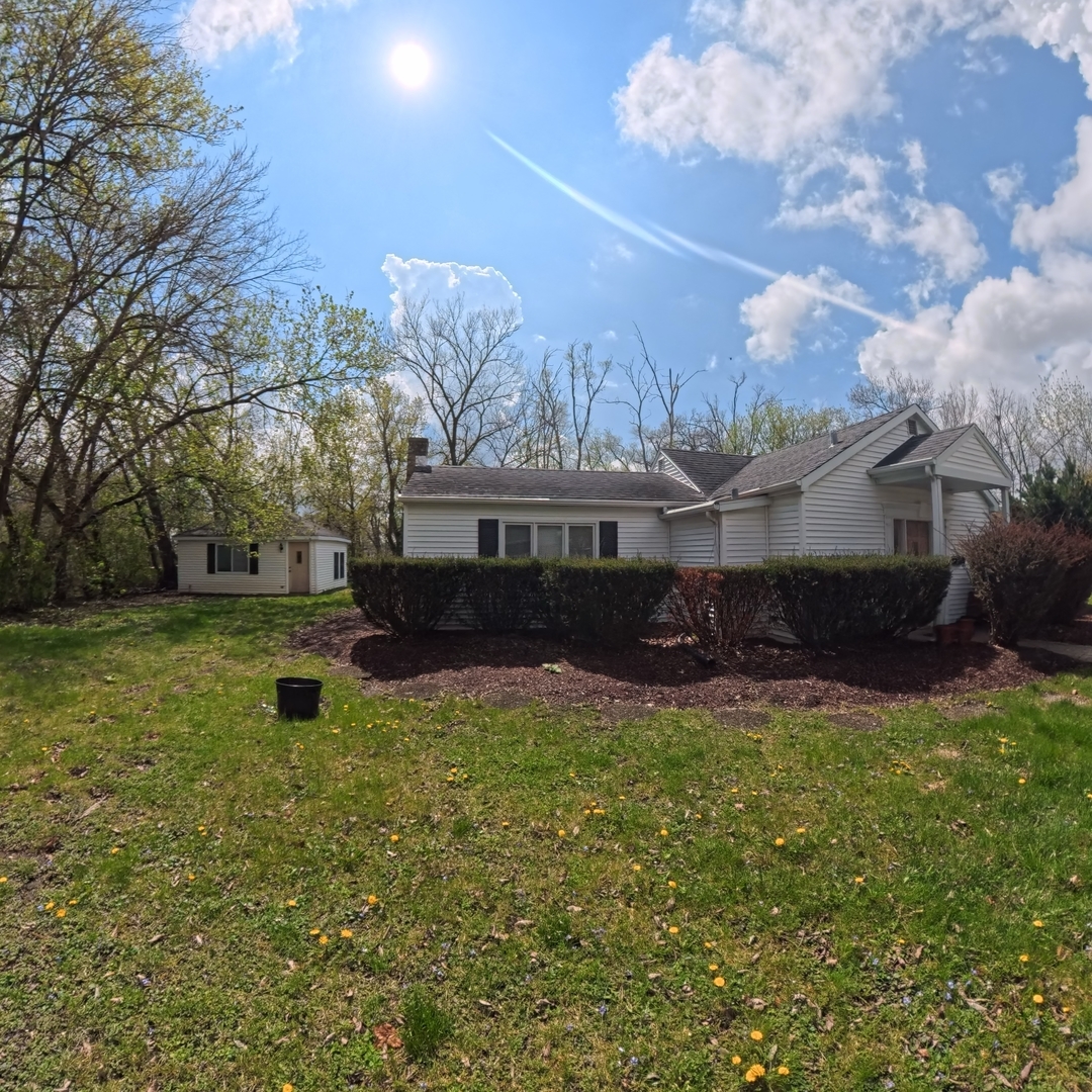 805 E Palatine Road Property Photo 9