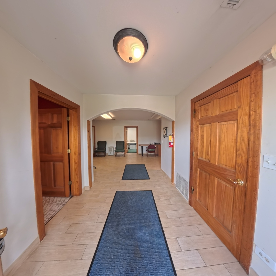 805 E Palatine Road Property Photo 11