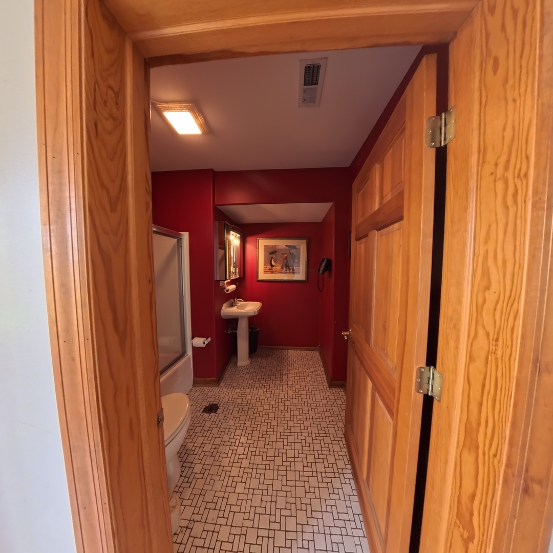 805 E Palatine Road Property Photo 13