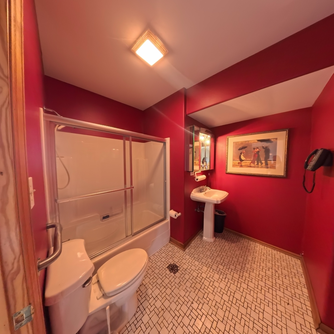 805 E Palatine Road Property Photo 14