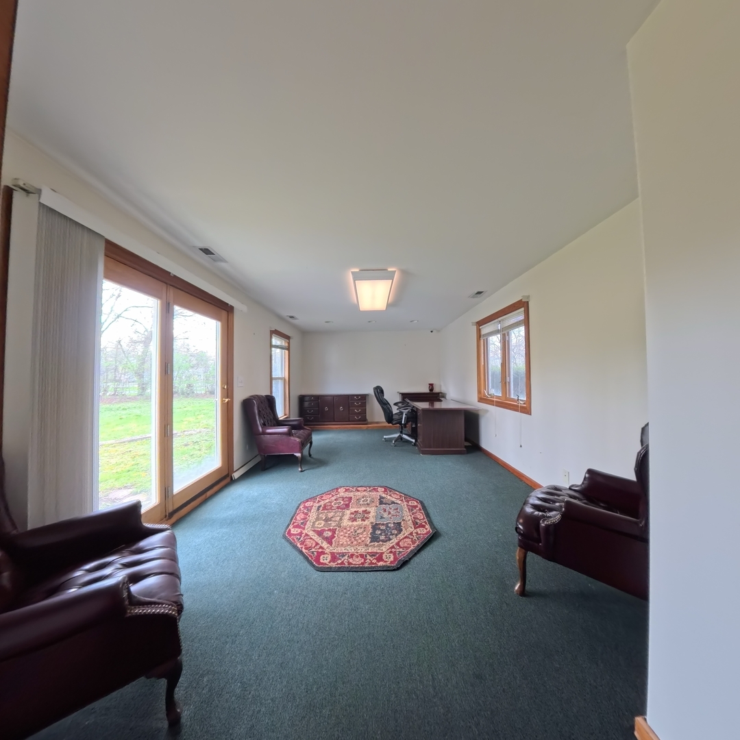 805 E Palatine Road Property Photo 19