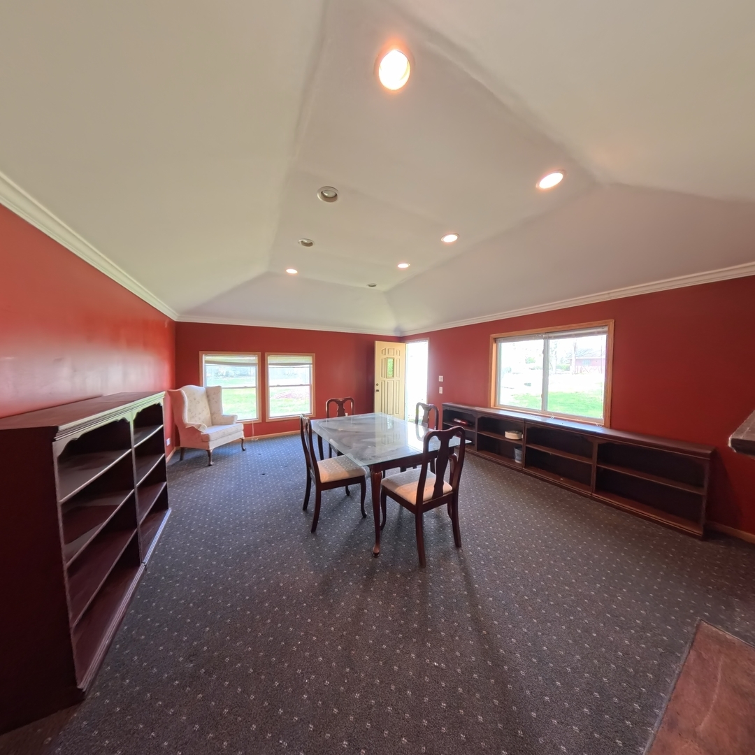 805 E Palatine Road Property Photo 33