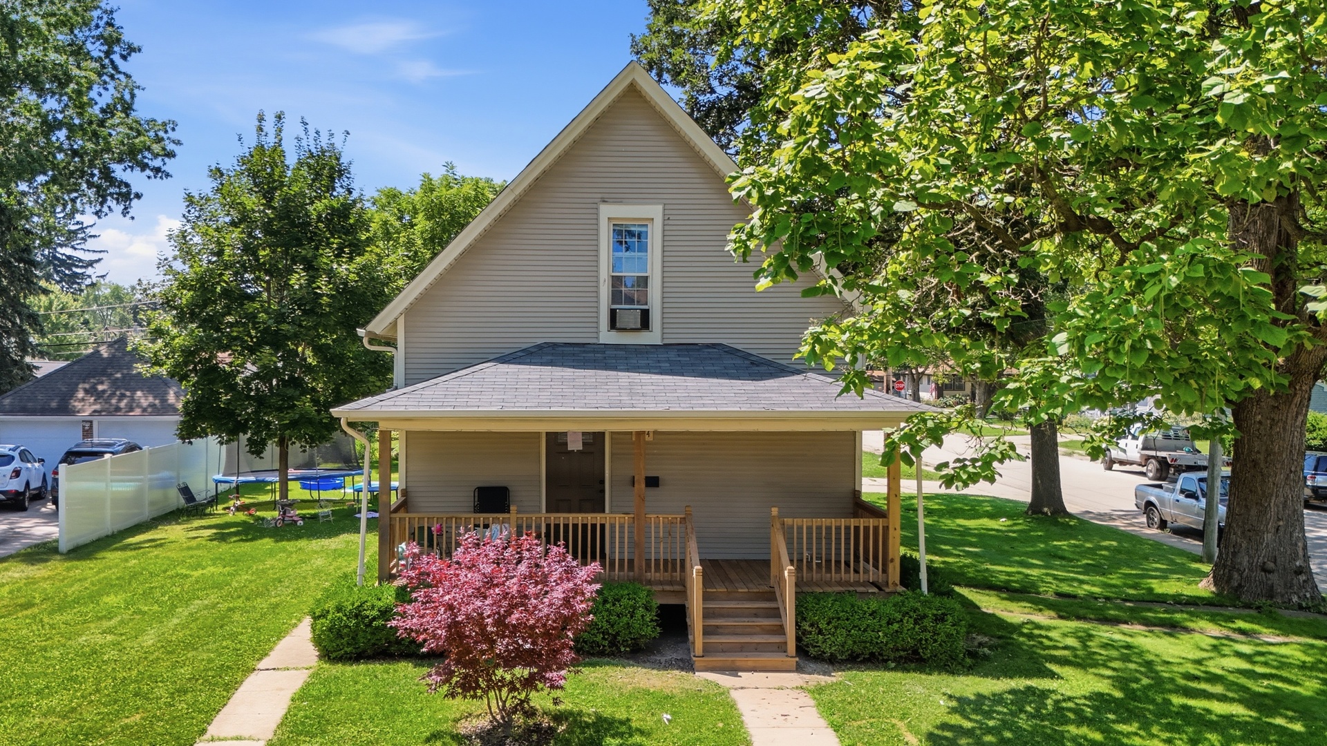 344 N Worth Avenue Property Photo 1