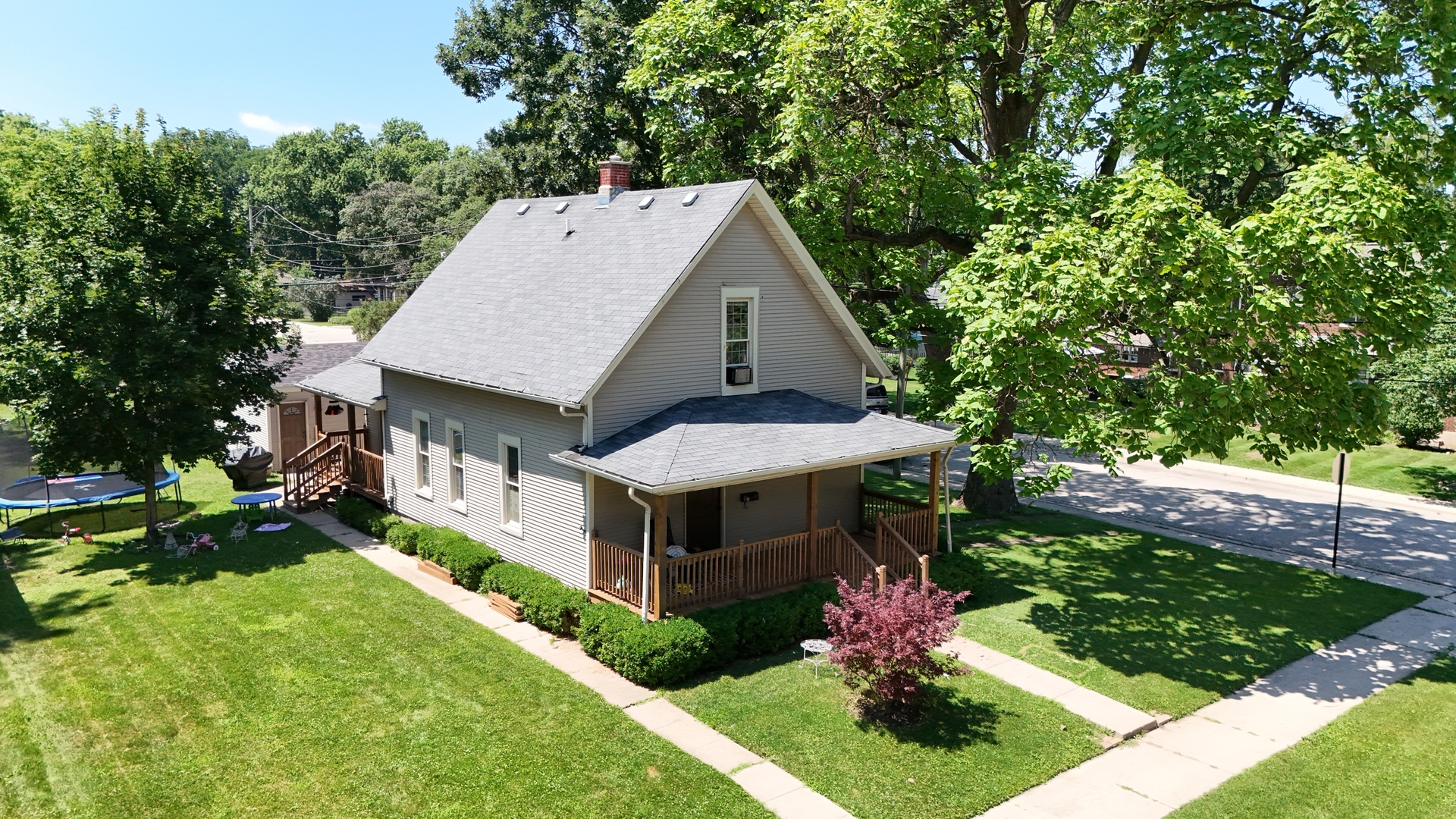 344 N Worth Avenue Property Photo 2