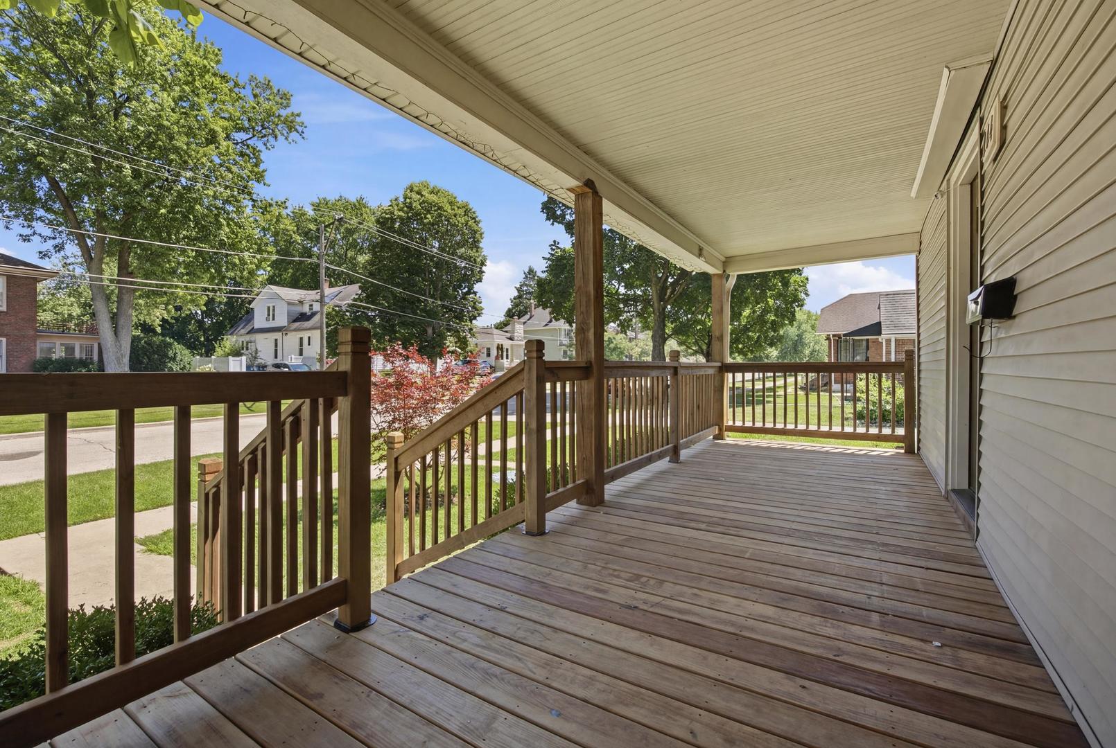 344 N Worth Avenue Property Photo 3