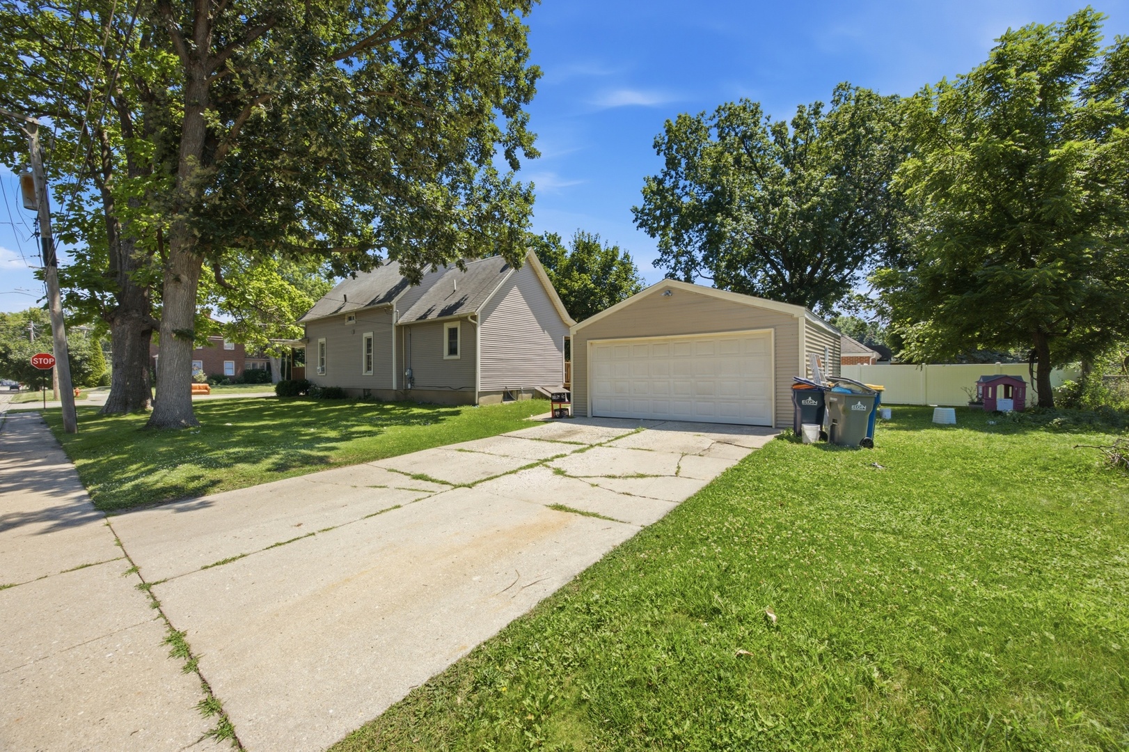 344 N Worth Avenue Property Photo 4