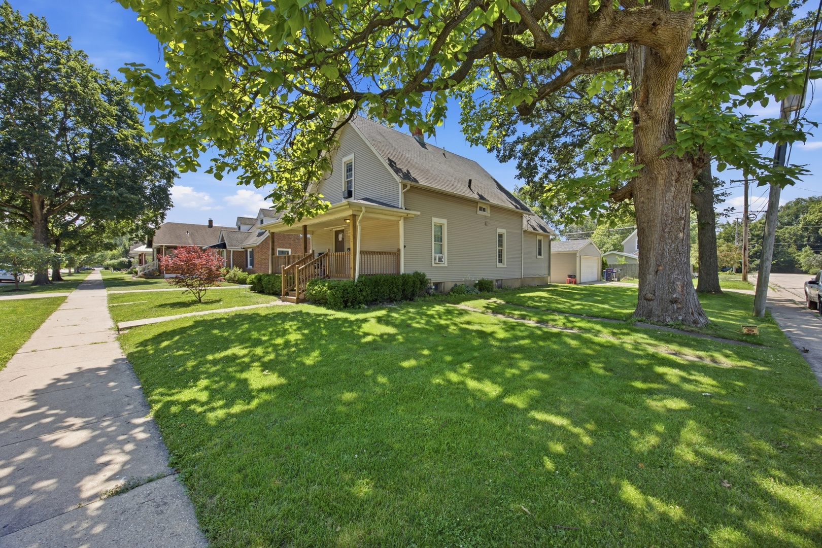 344 N Worth Avenue Property Photo 5