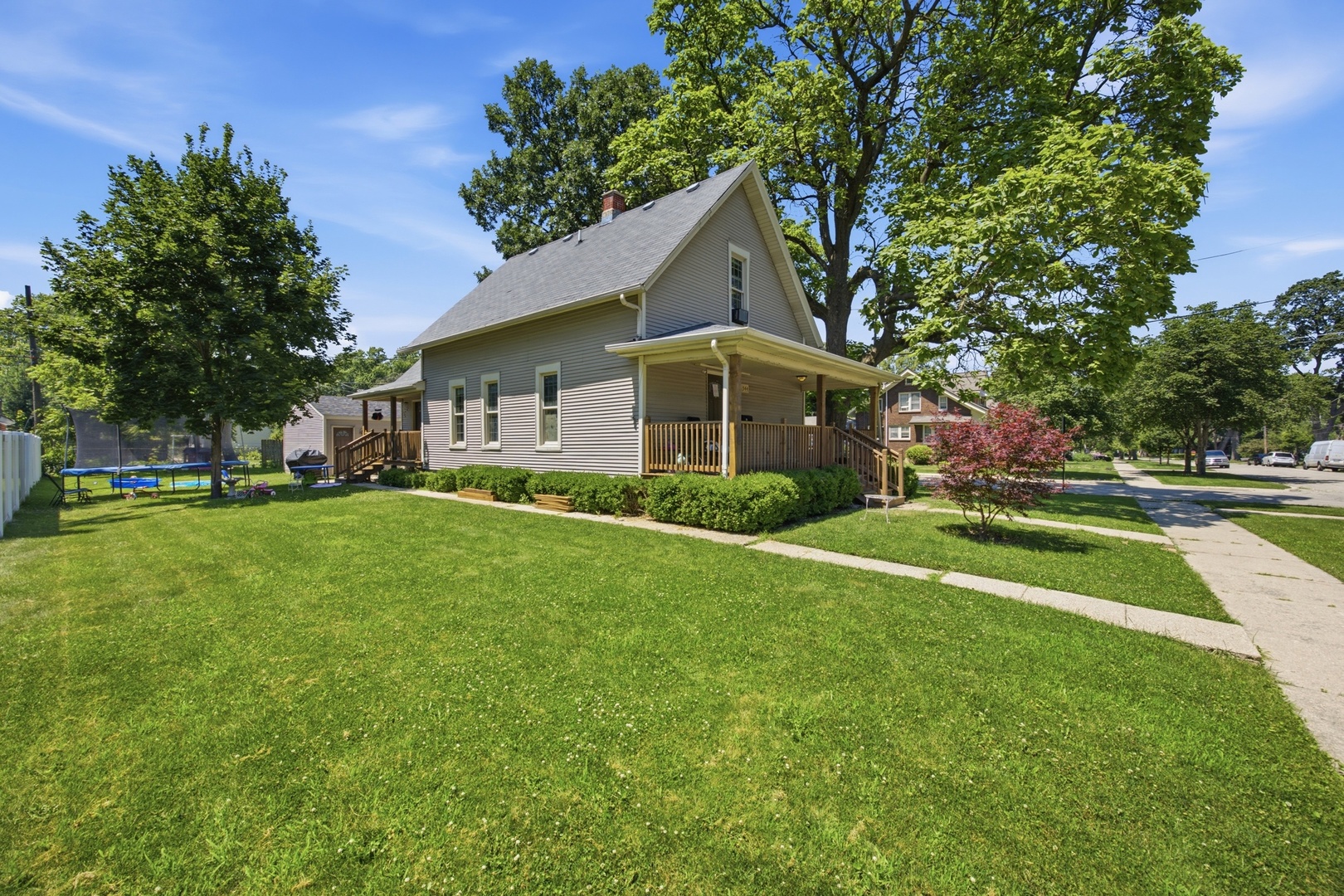 344 N Worth Avenue Property Photo 6