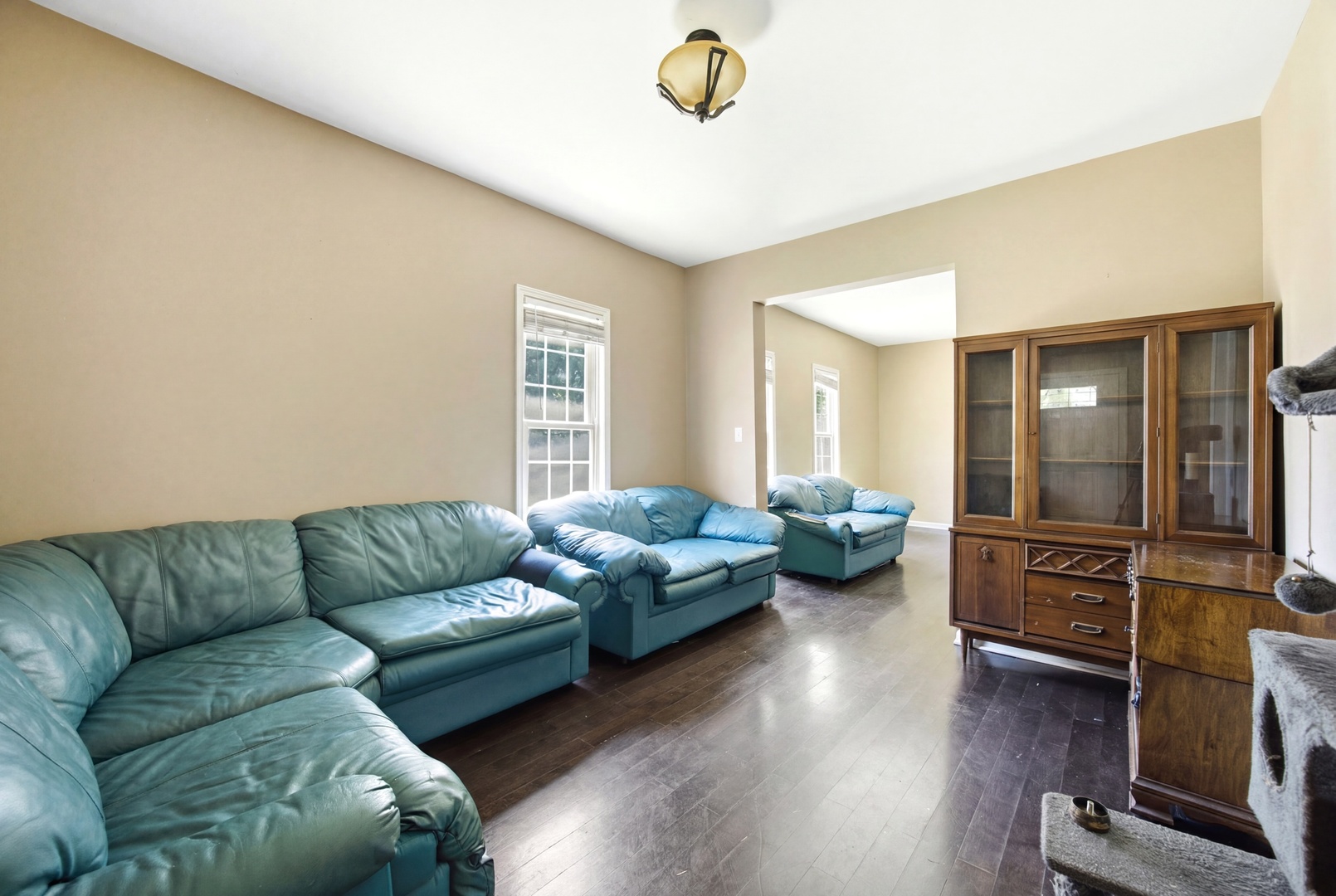 344 N Worth Avenue Property Photo 7
