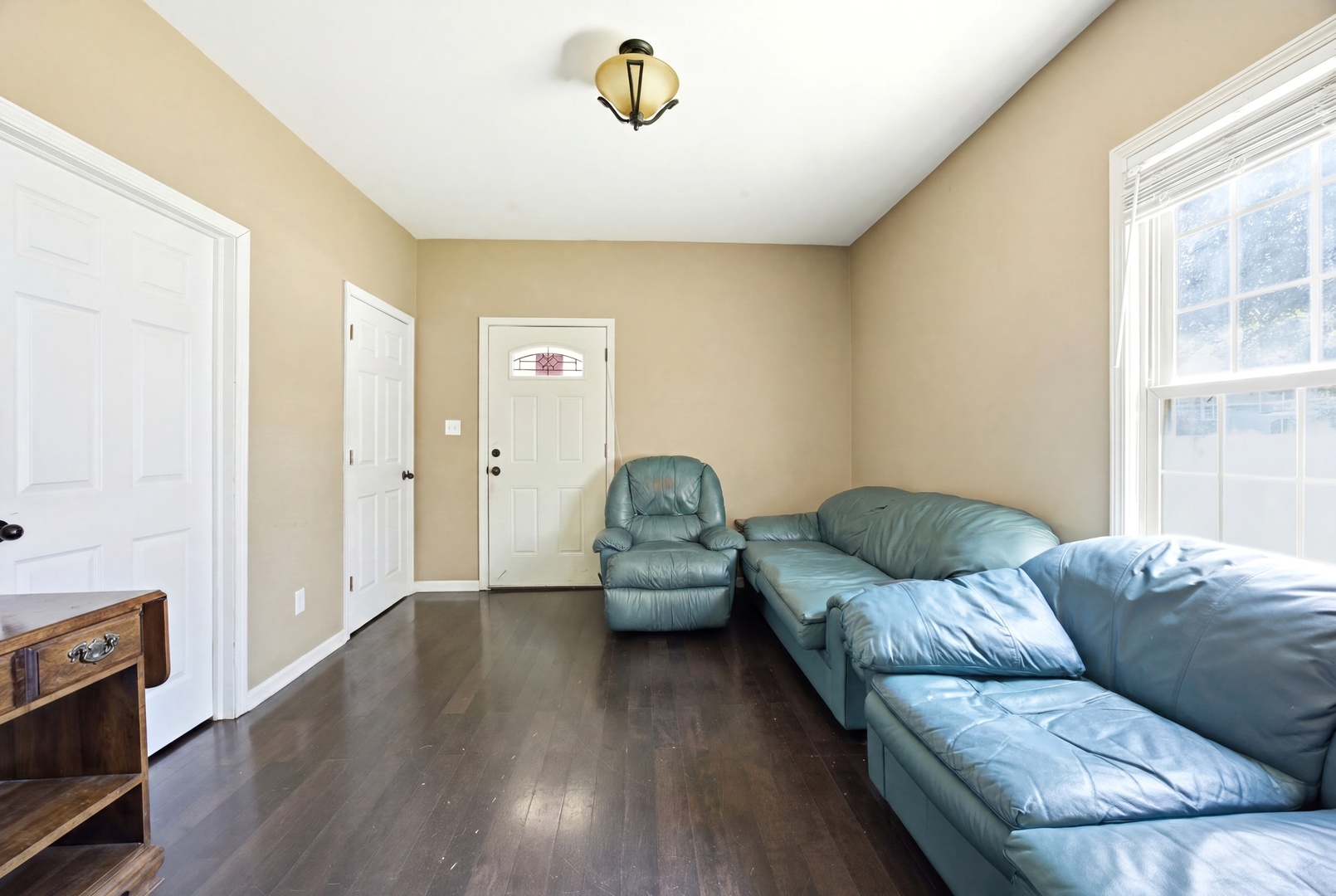 344 N Worth Avenue Property Photo 8