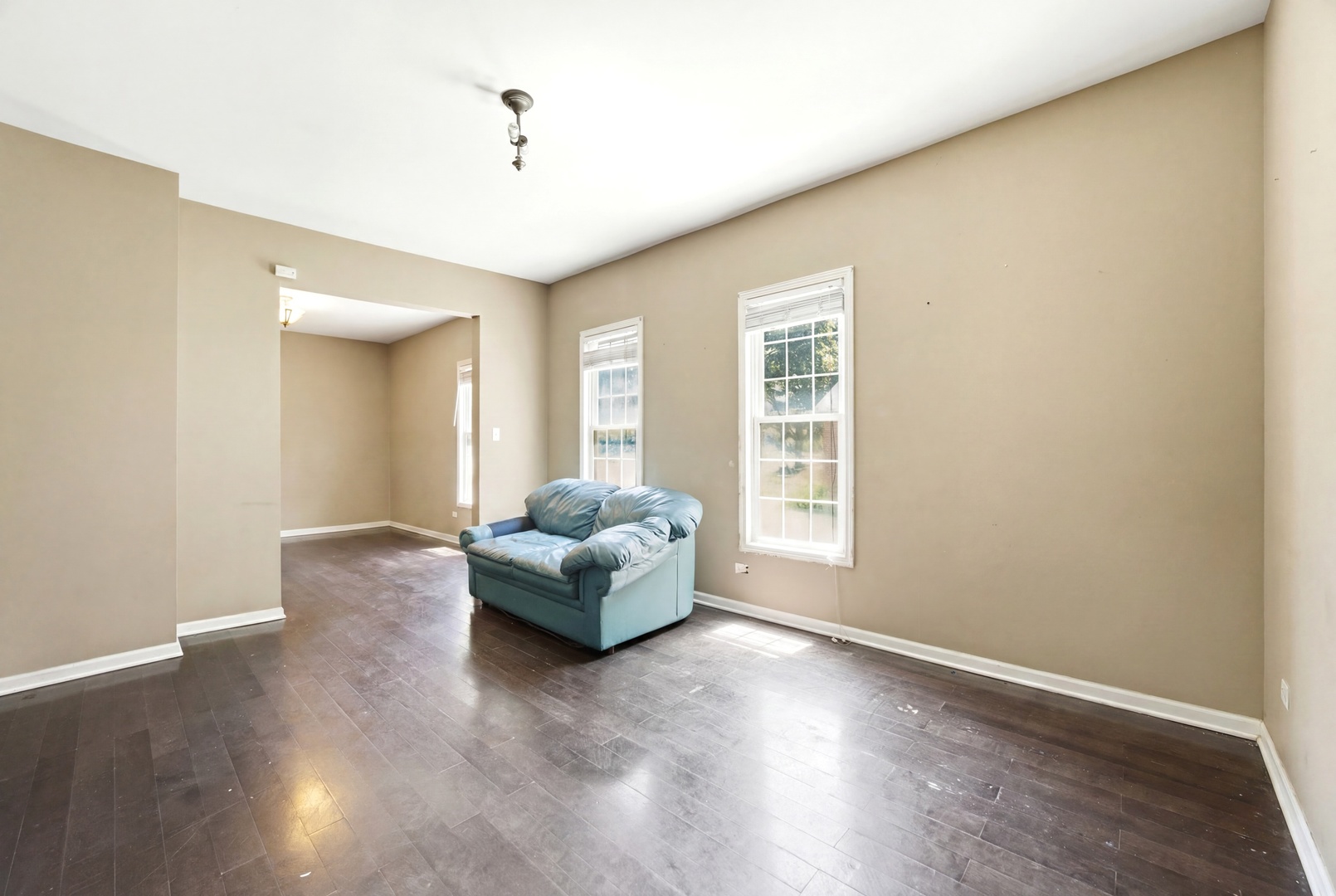 344 N Worth Avenue Property Photo 9