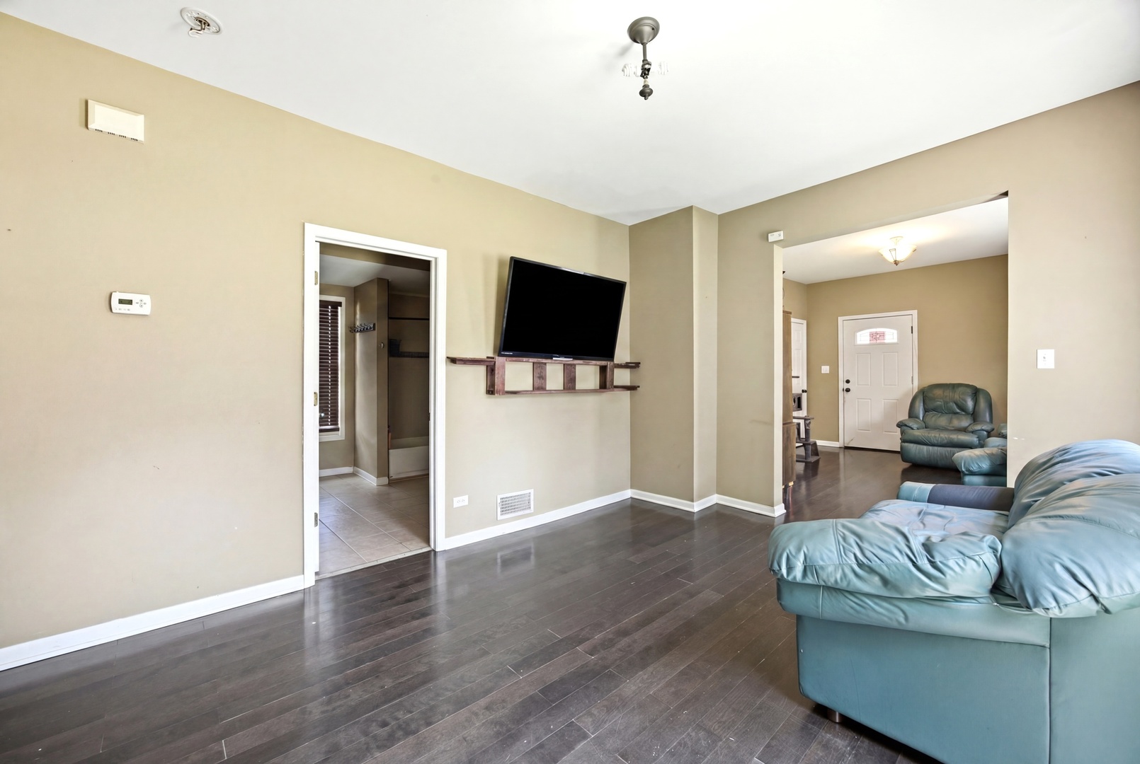 344 N Worth Avenue Property Photo 10