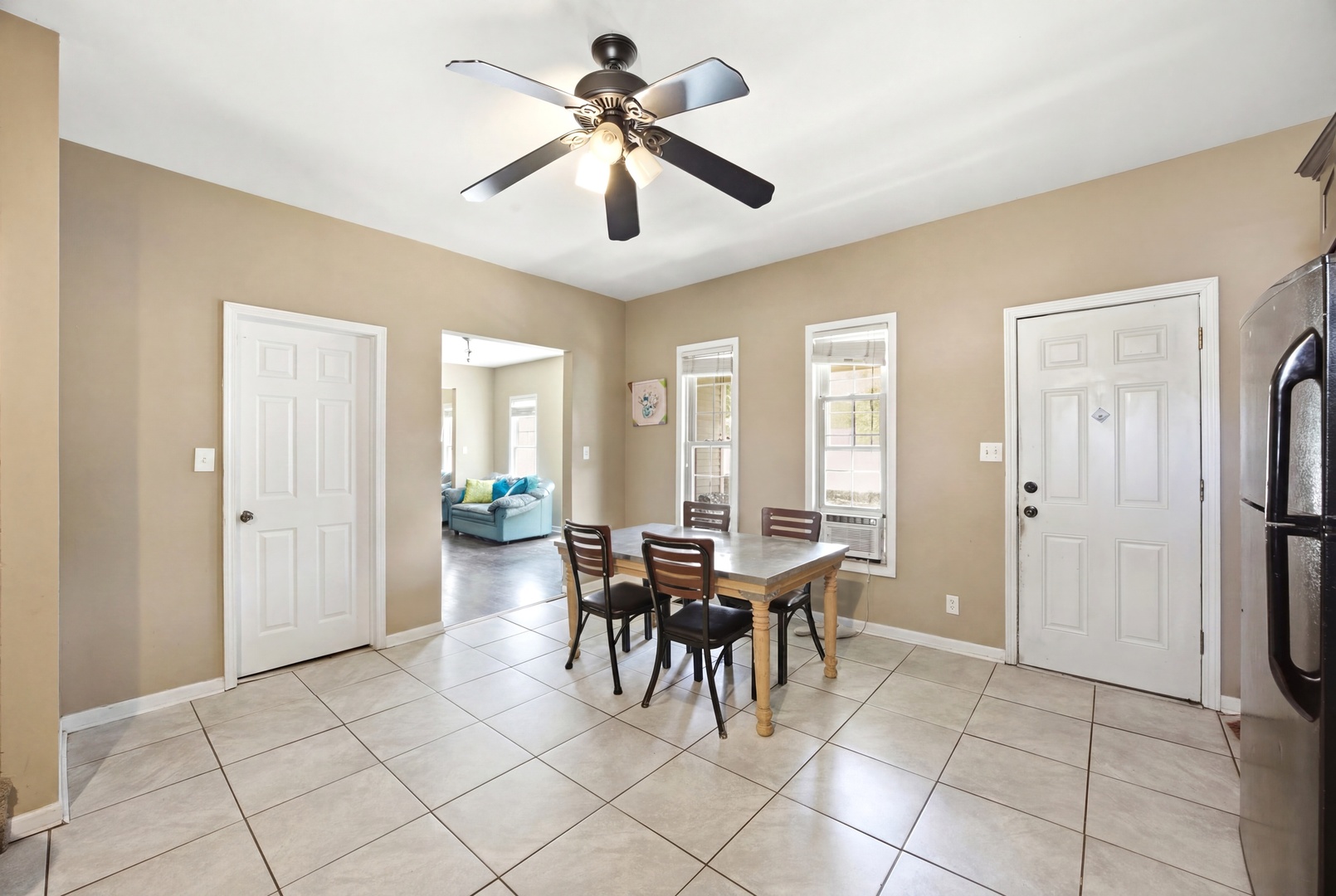 344 N Worth Avenue Property Photo 13