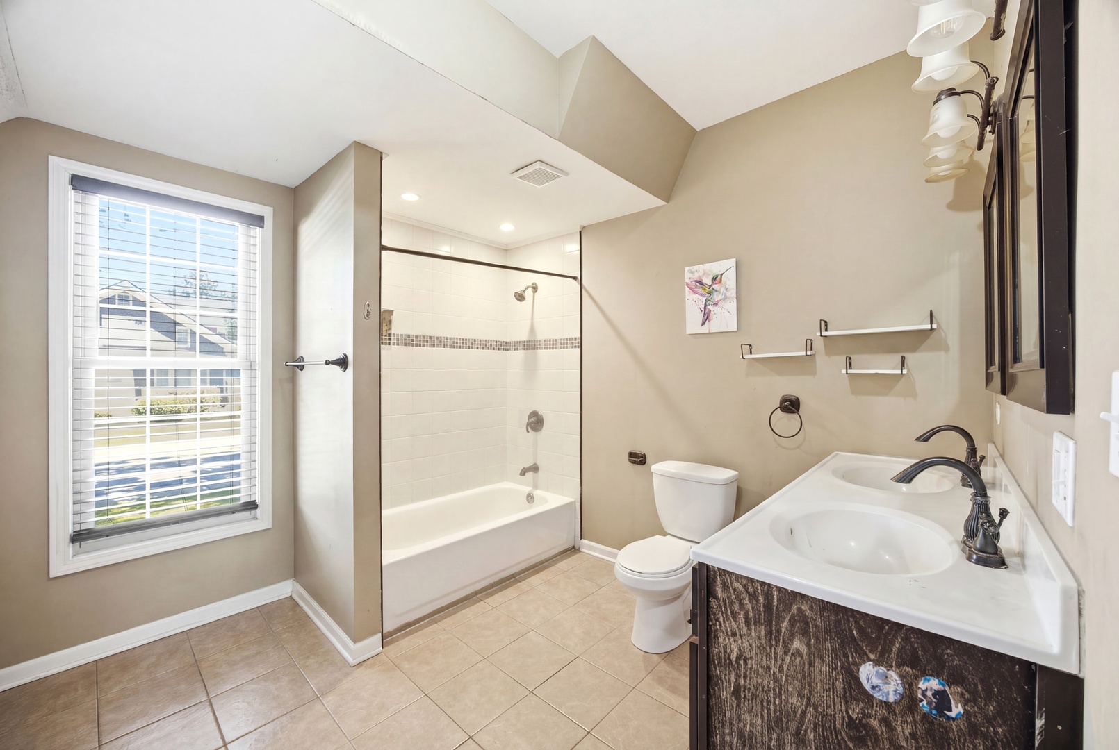 344 N Worth Avenue Property Photo 14