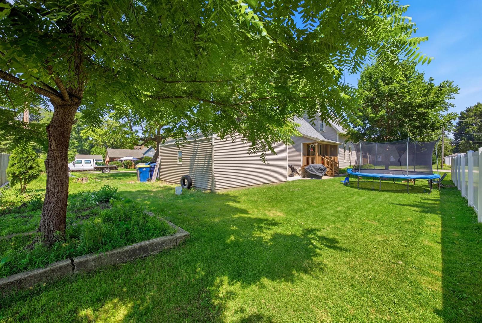 344 N Worth Avenue Property Photo 26
