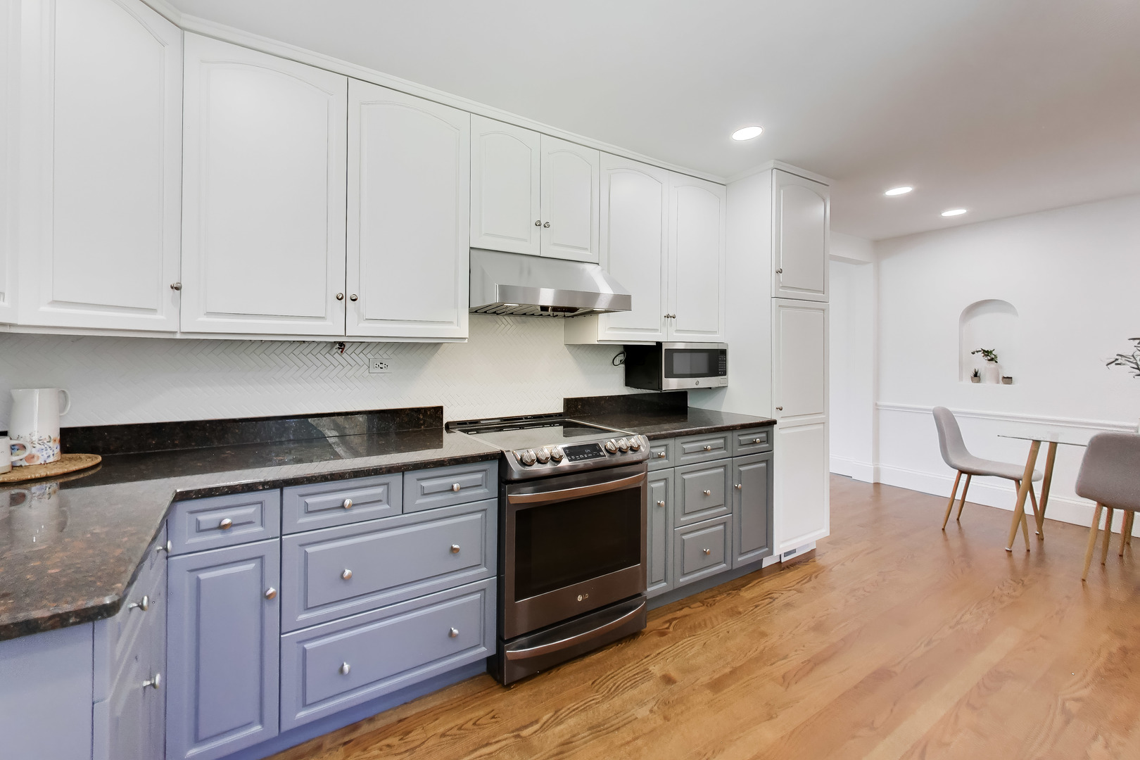 427 S Western Avenue Property Photo 8