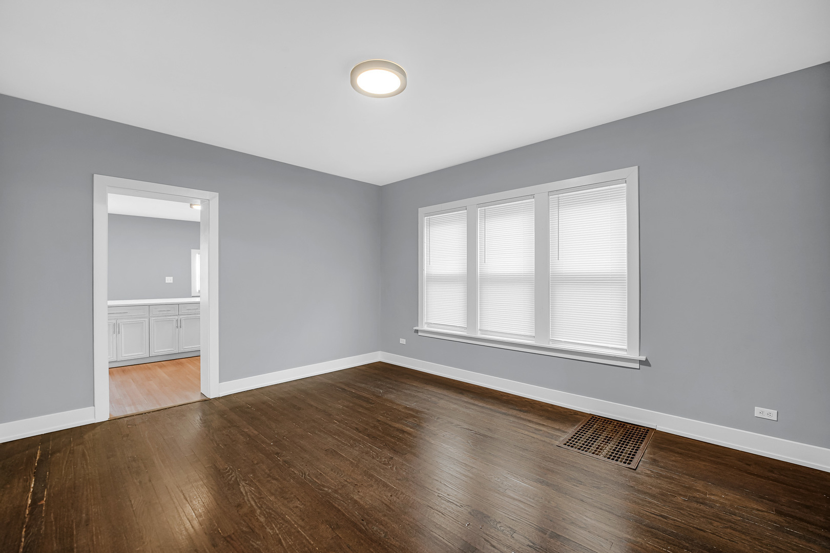 8317 S Aberdeen Street Property Photo 6
