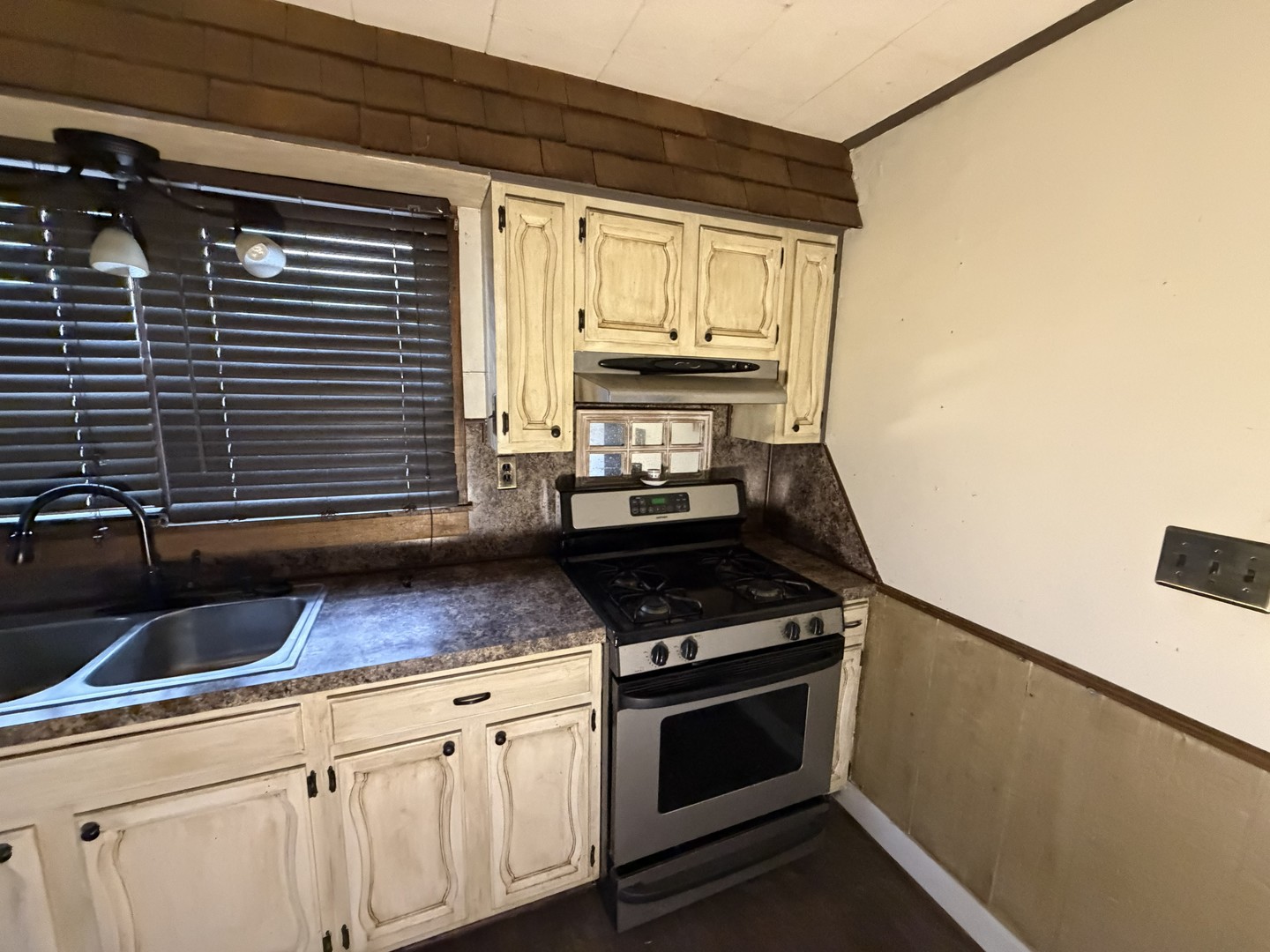 140 S 4th Street Property Photo 4