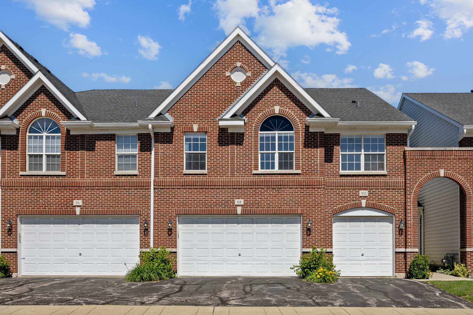88 Fulbright Lane Property Photo 2