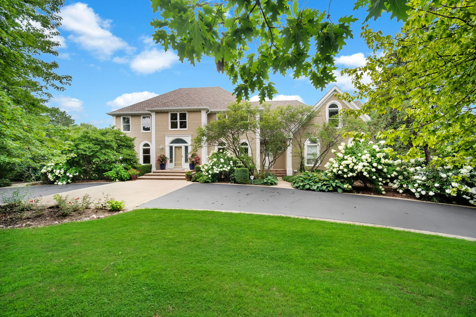 8 Lakeside Drive Property Photo 1