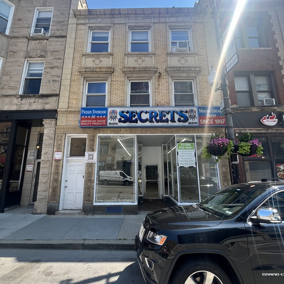 3229 N Clark Street Store Property Photo 1