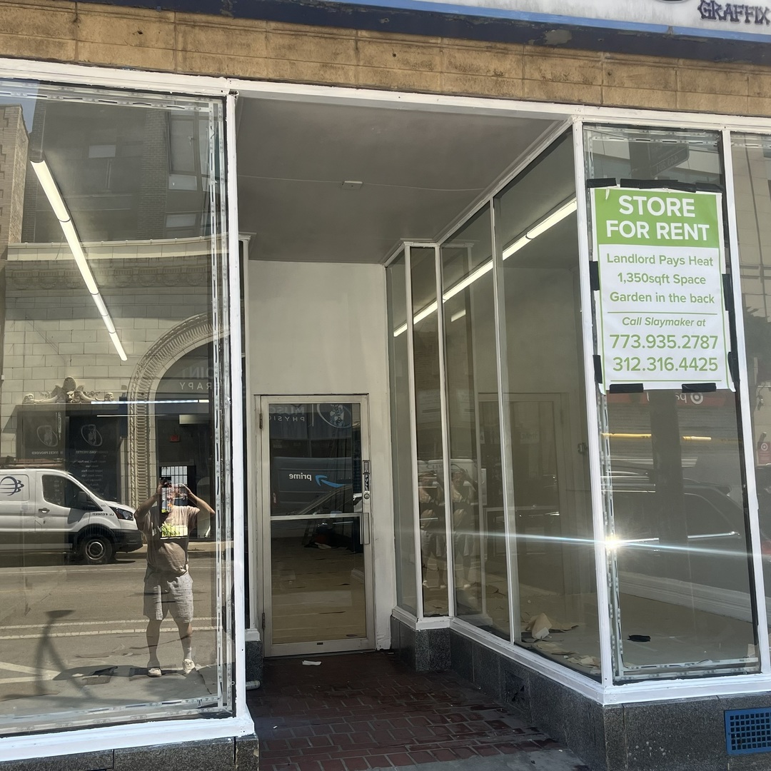 3229 N Clark Street Store Property Photo 3