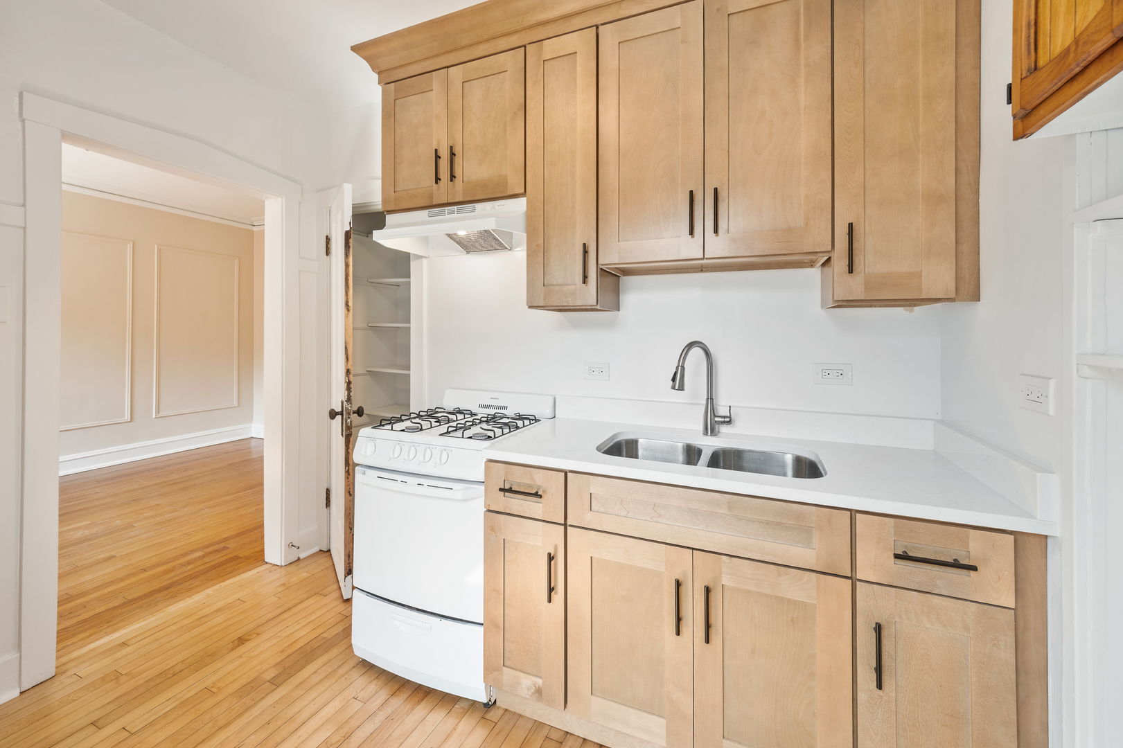 1921 W Estes Avenue 1n Property Photo 3