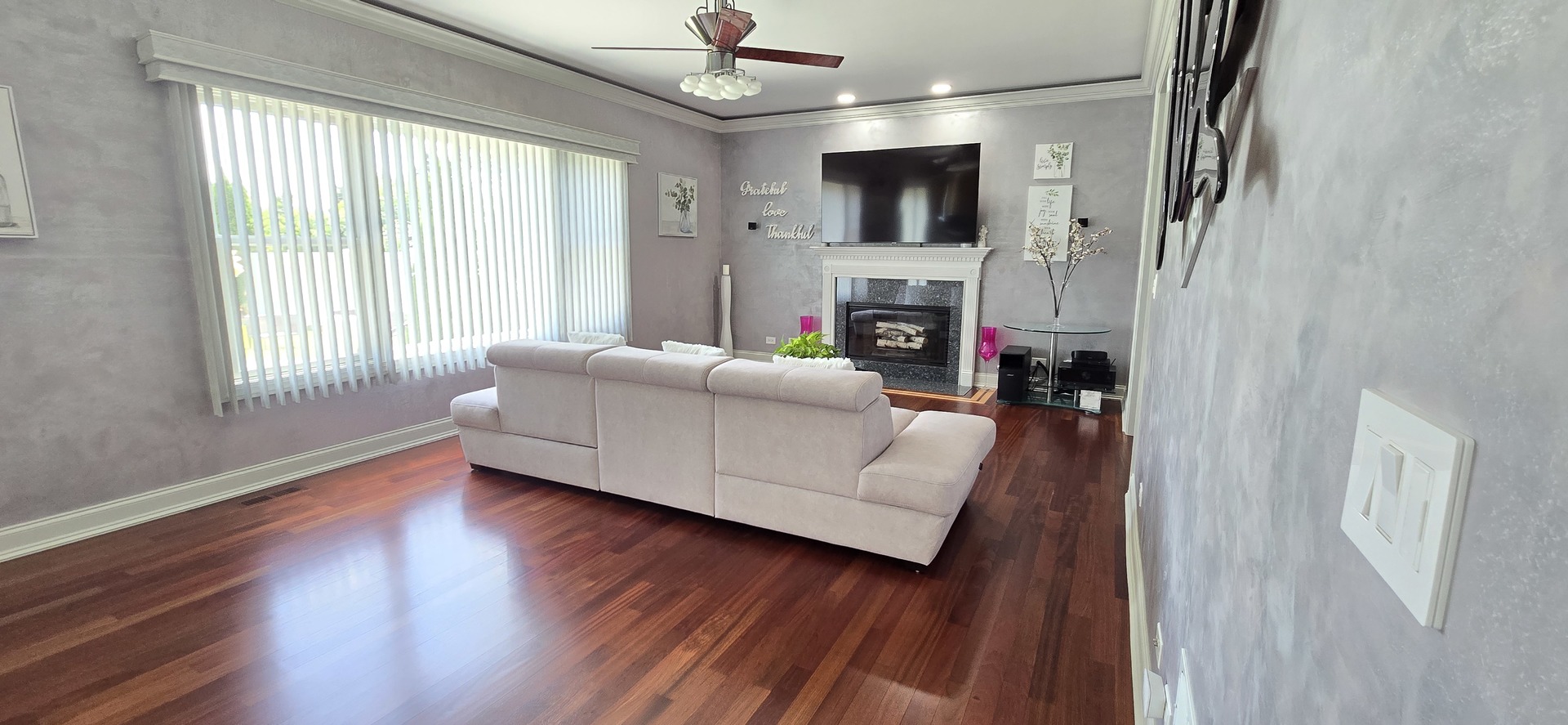 877 John Street Property Photo 6