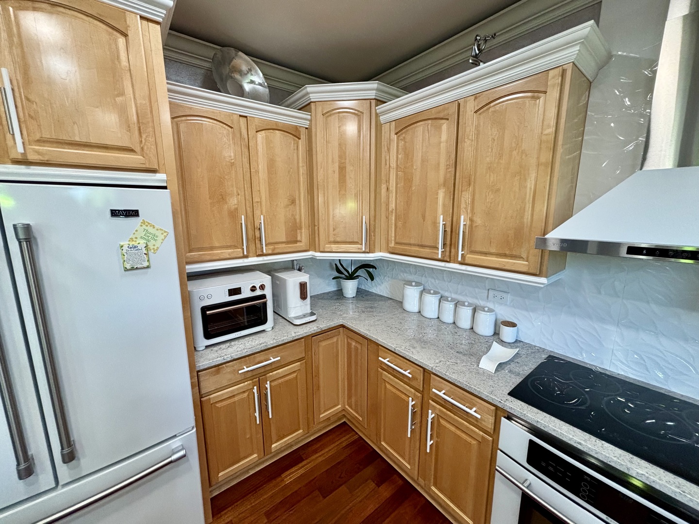 877 John Street Property Photo 14