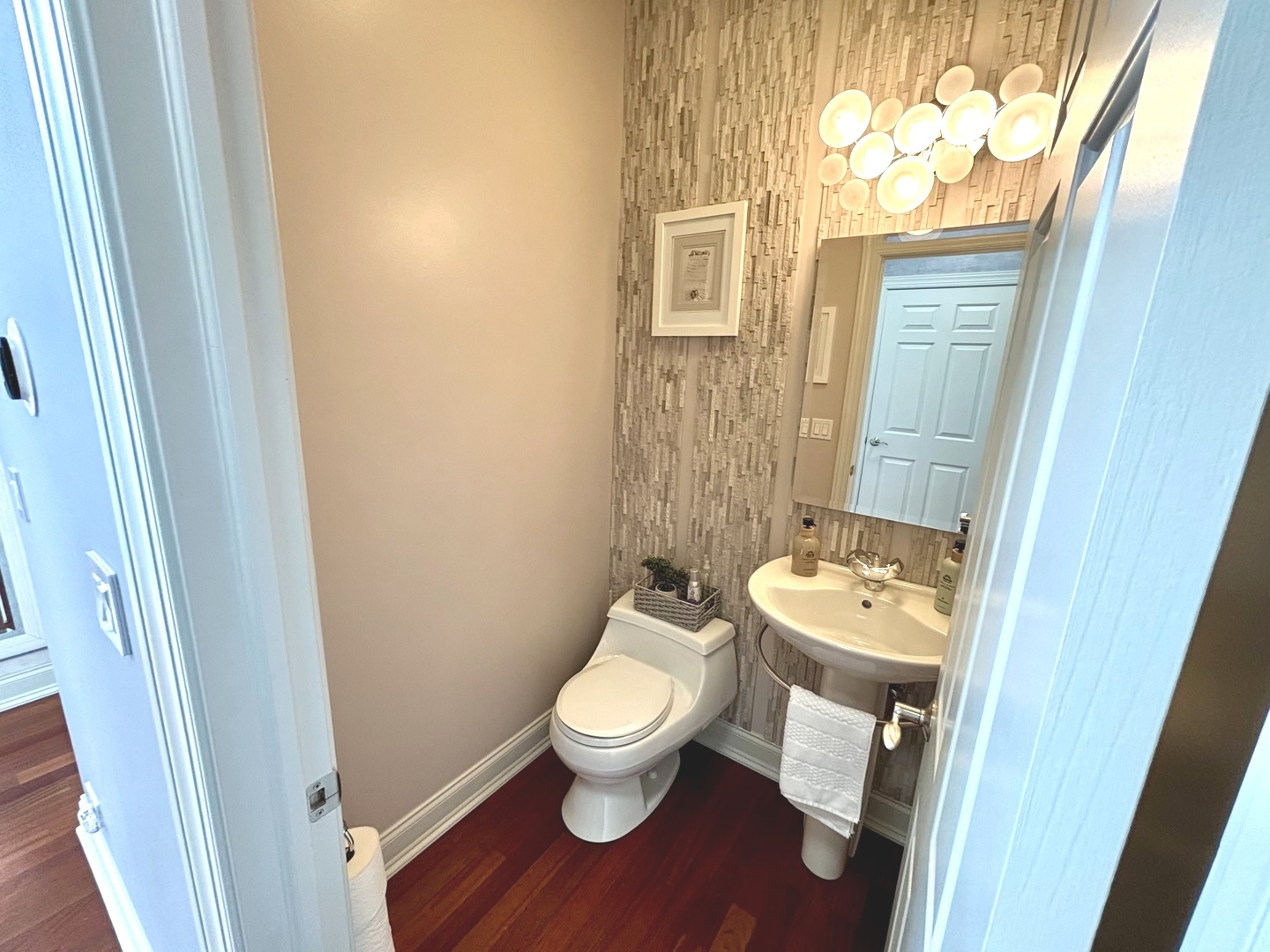 877 John Street Property Photo 22