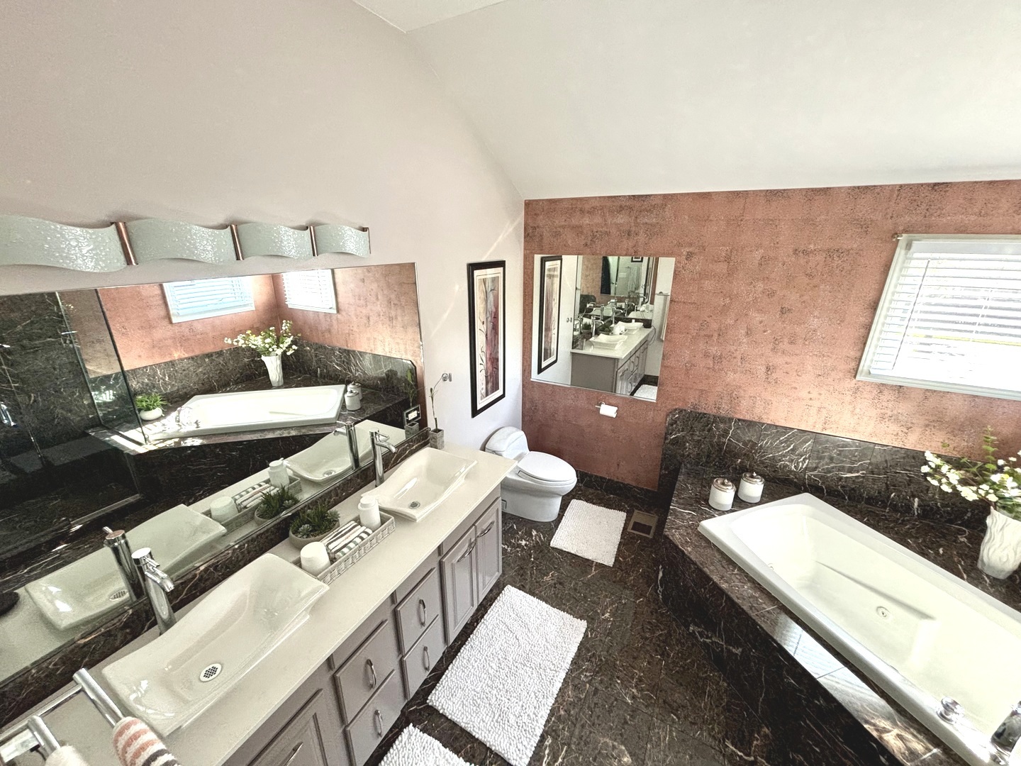 877 John Street Property Photo 27
