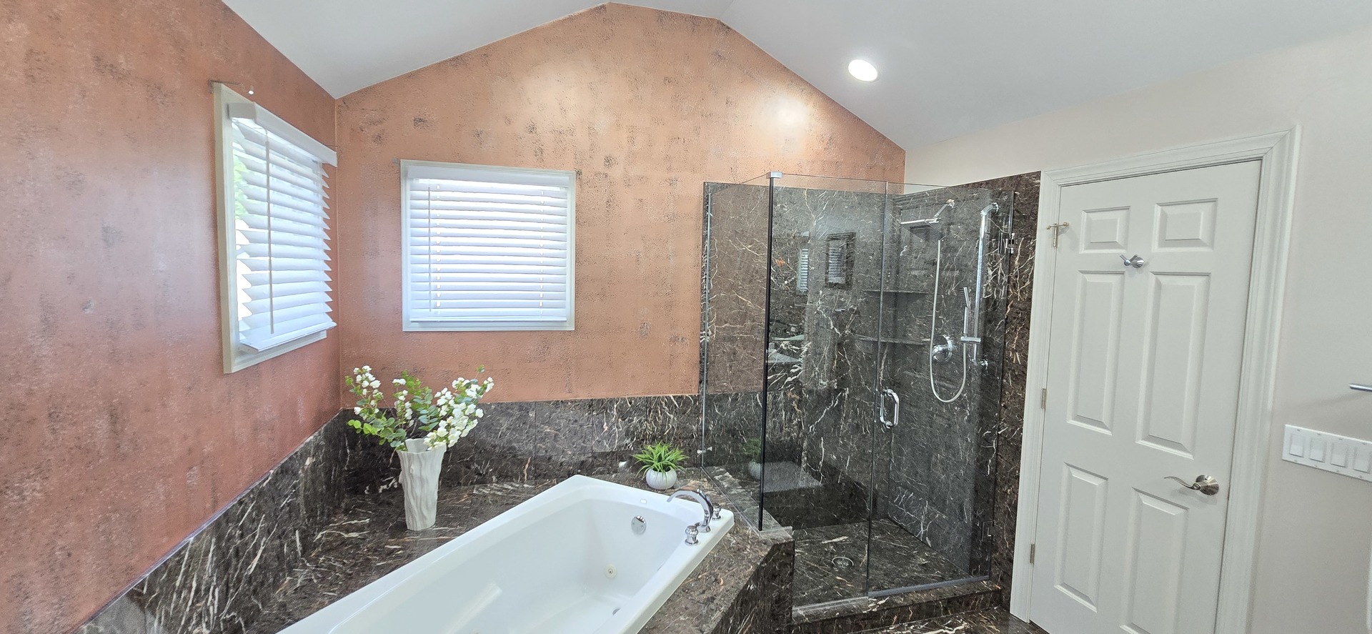 877 John Street Property Photo 28