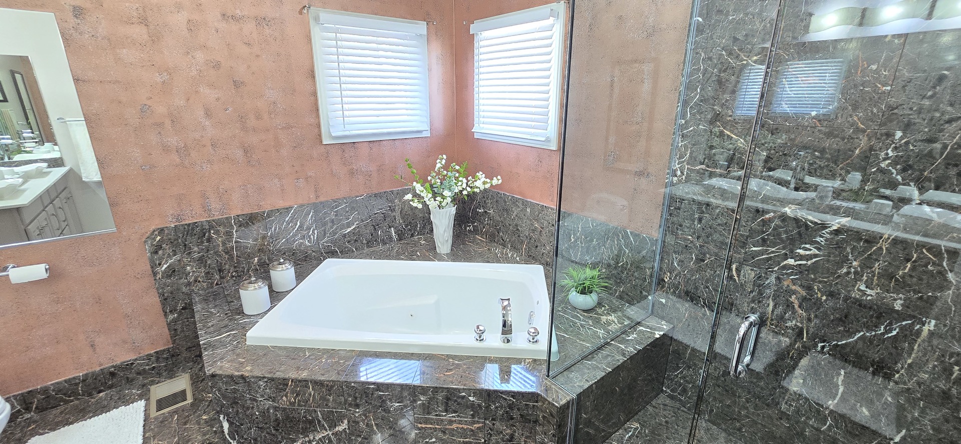 877 John Street Property Photo 29