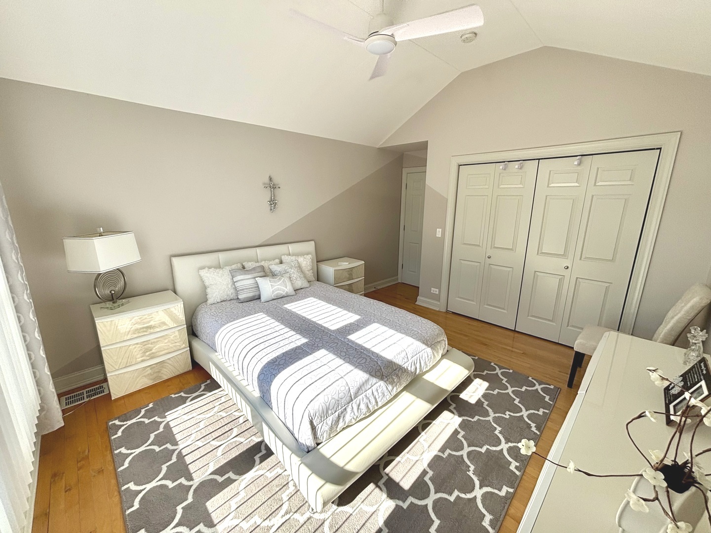 877 John Street Property Photo 30