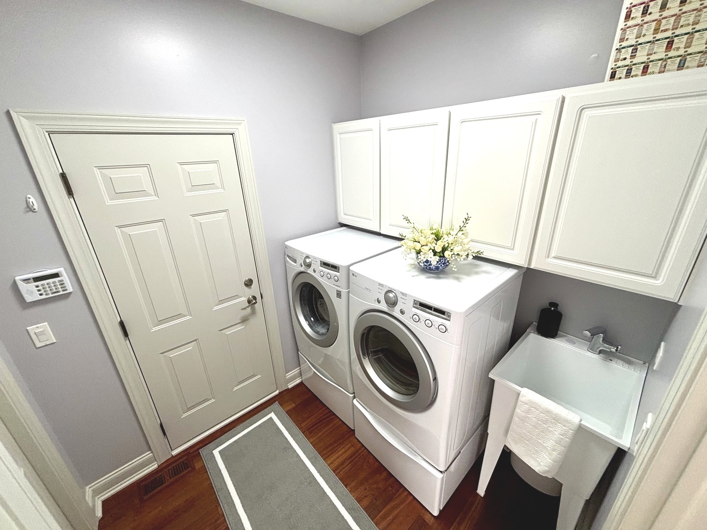 877 John Street Property Photo 39