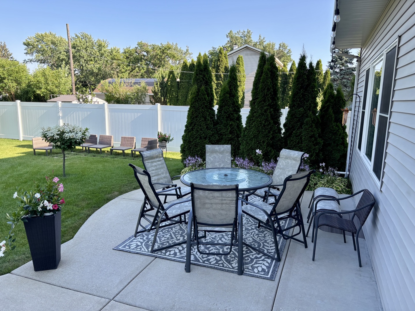 877 John Street Property Photo 42