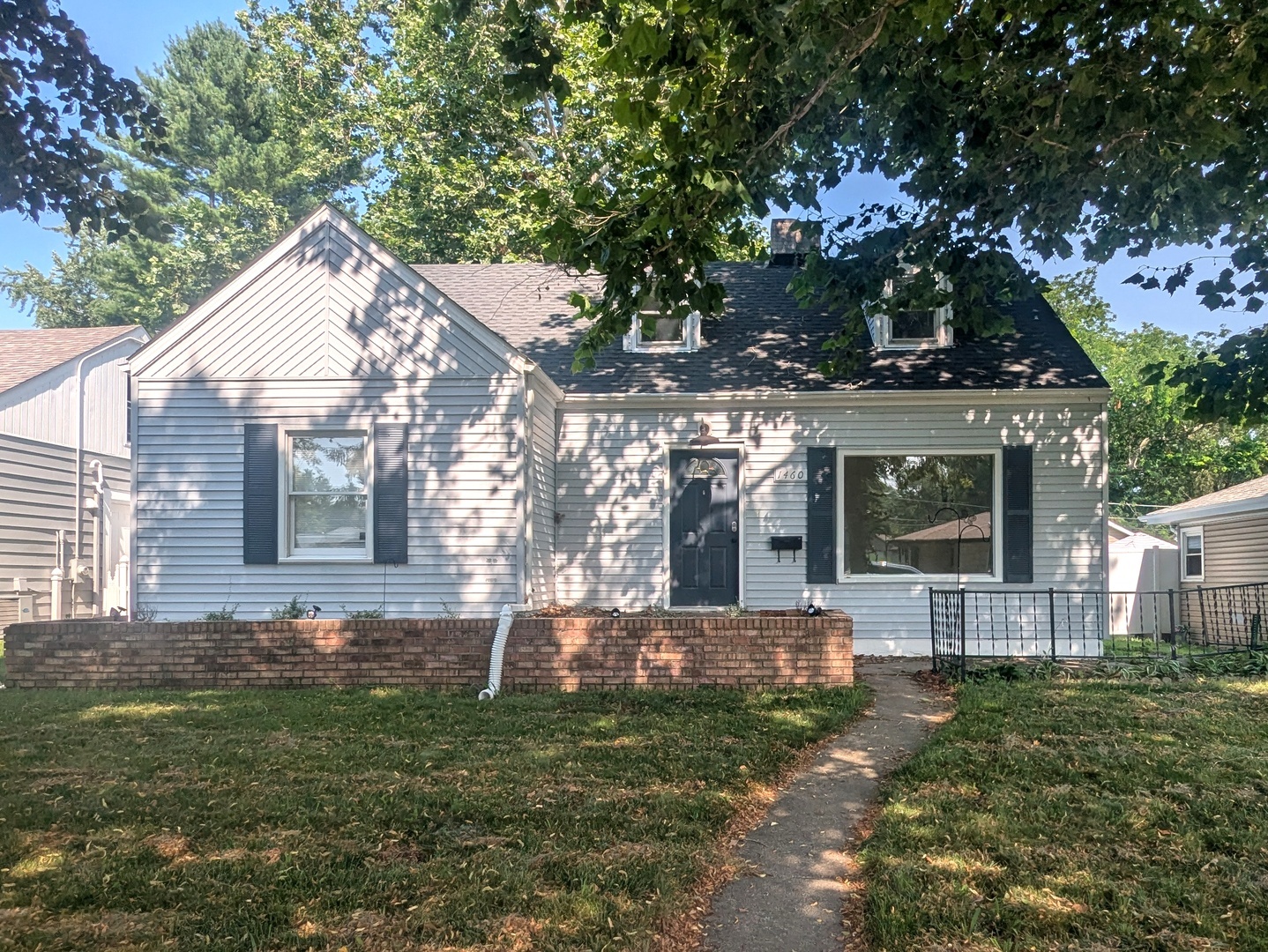 1460 S 6th Avenue Property Photo 2