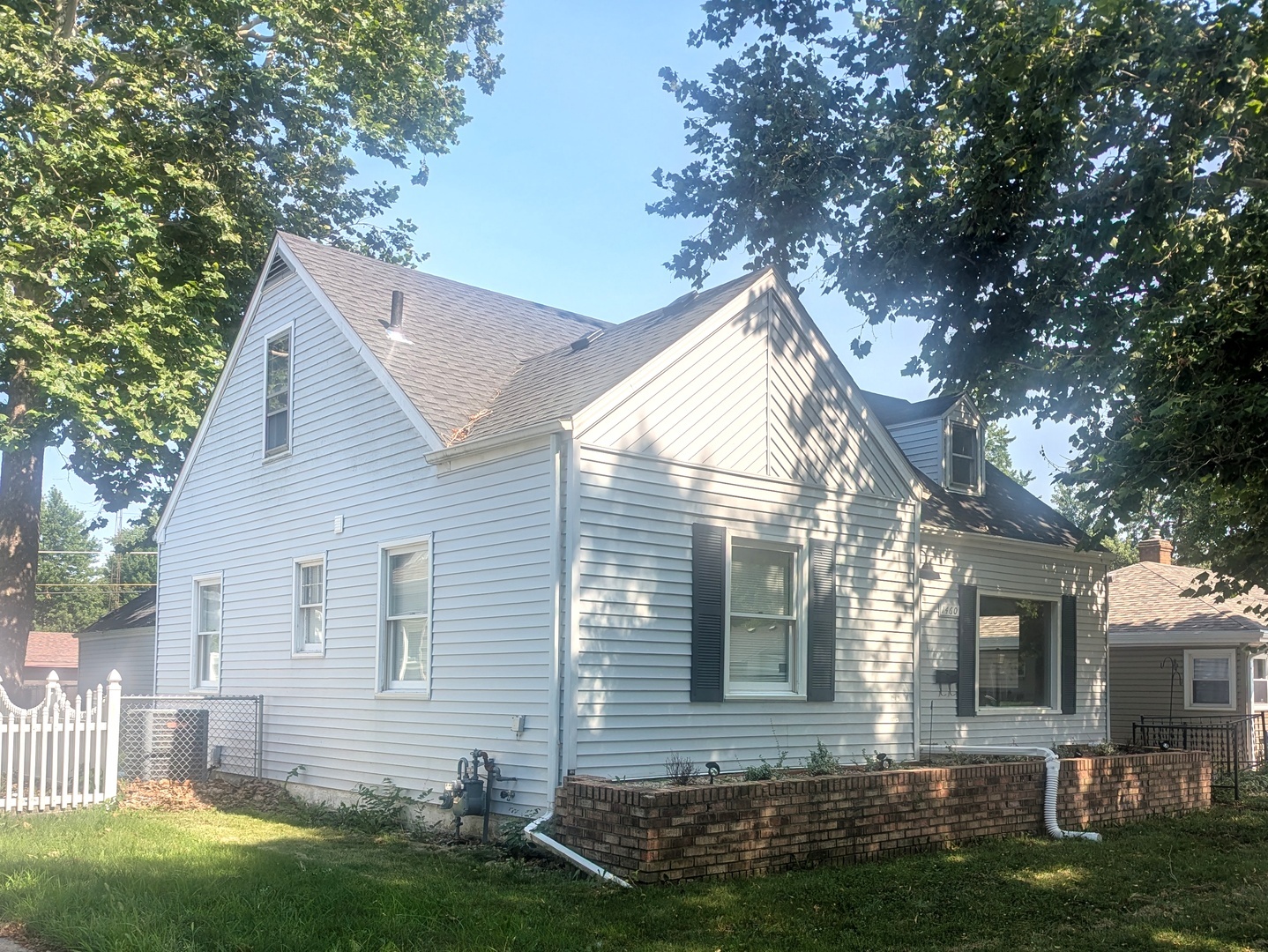 1460 S 6th Avenue Property Photo 3
