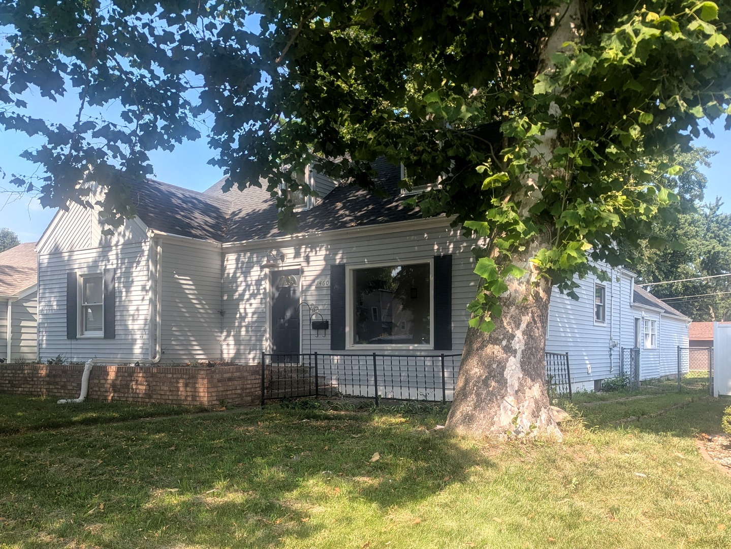 1460 S 6th Avenue Property Photo 4
