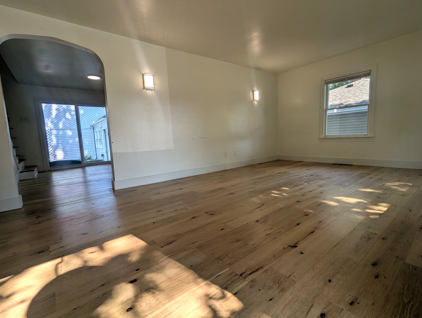 1460 S 6th Avenue Property Photo 7
