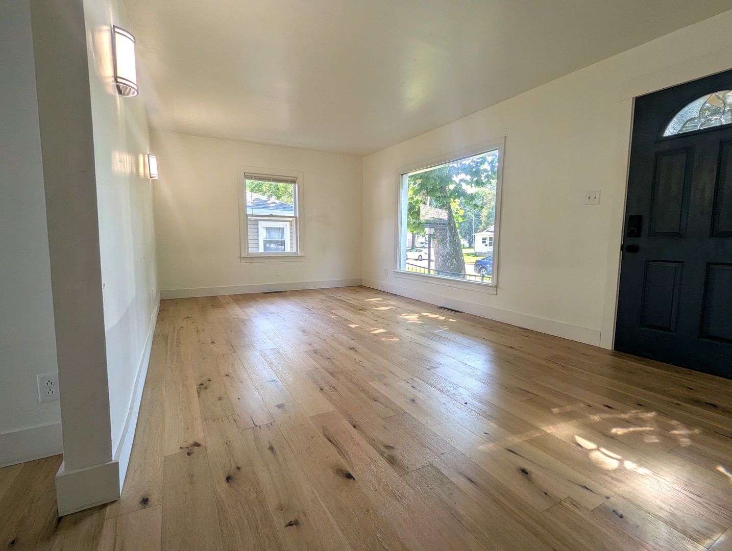 1460 S 6th Avenue Property Photo 8