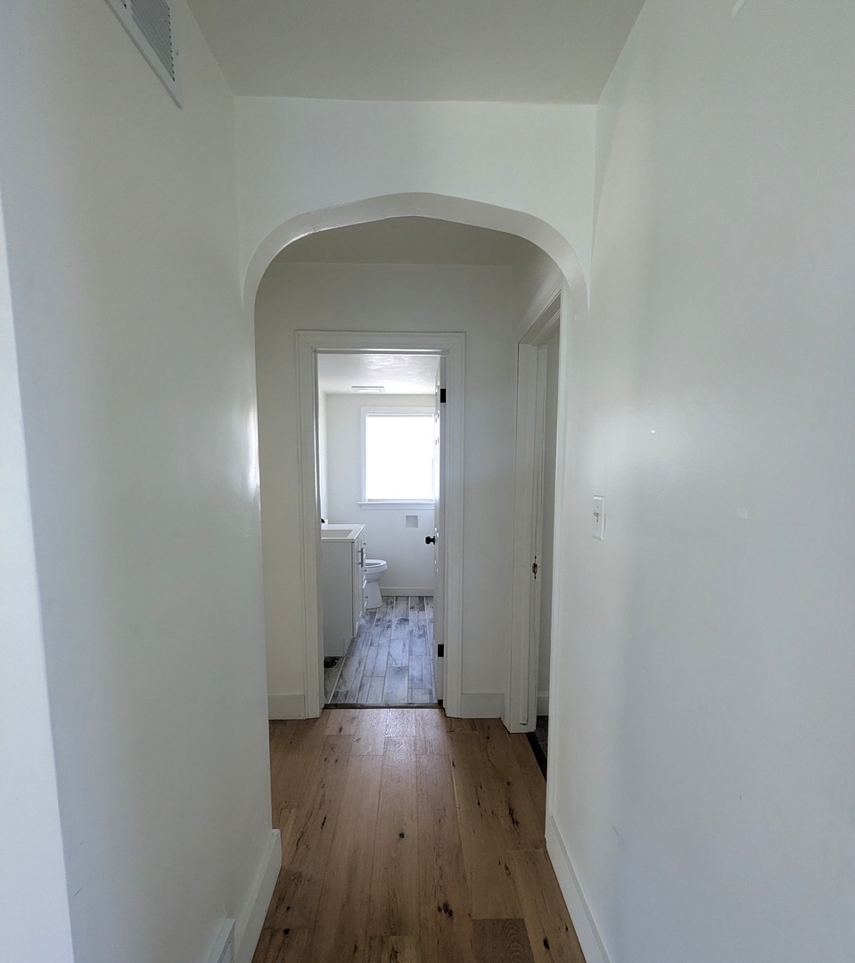 1460 S 6th Avenue Property Photo 10