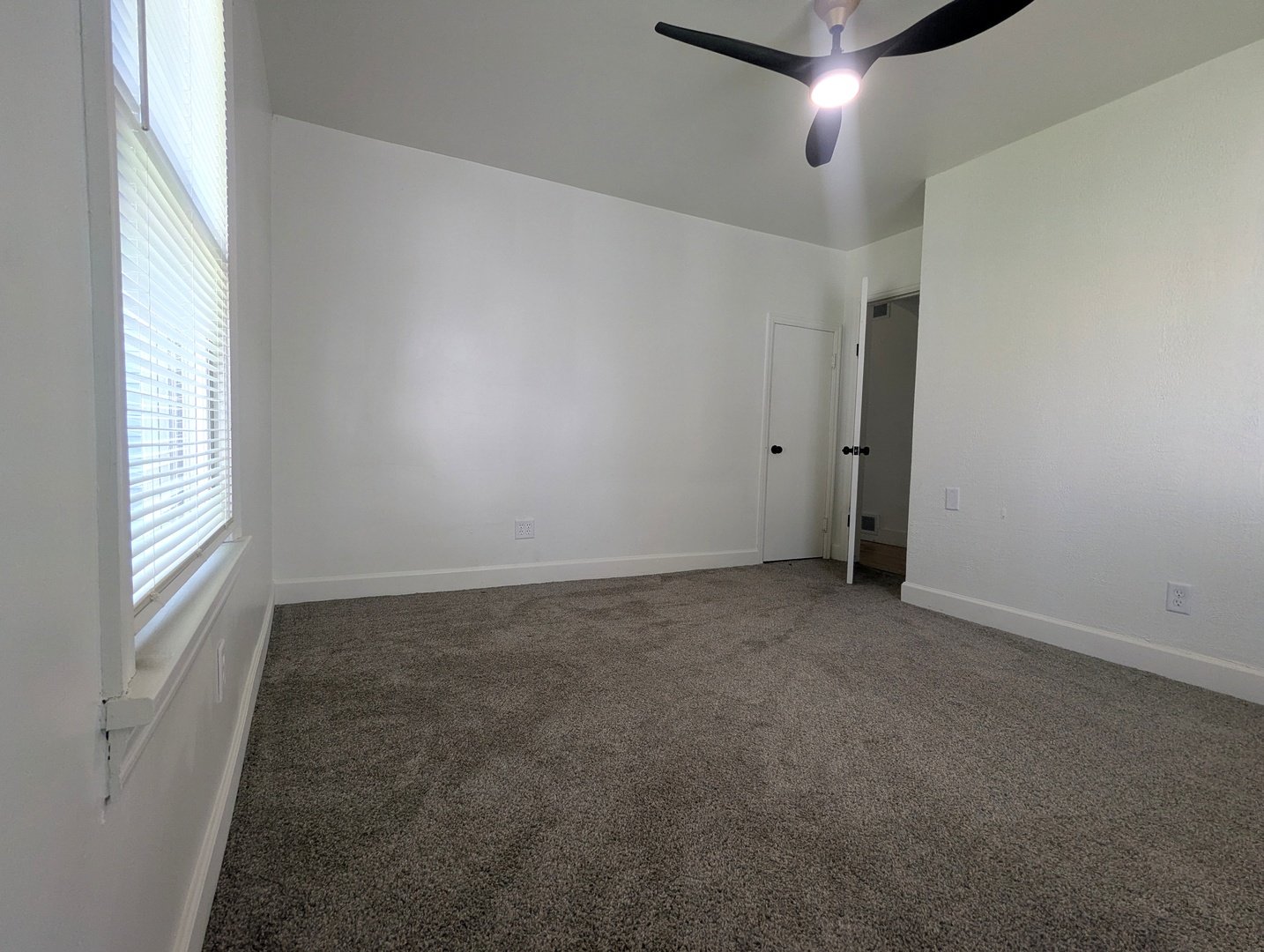 1460 S 6th Avenue Property Photo 16
