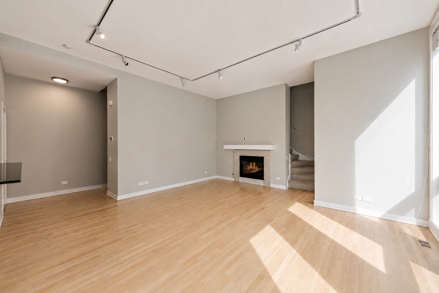 310 N Des Plaines Street A Property Photo 5