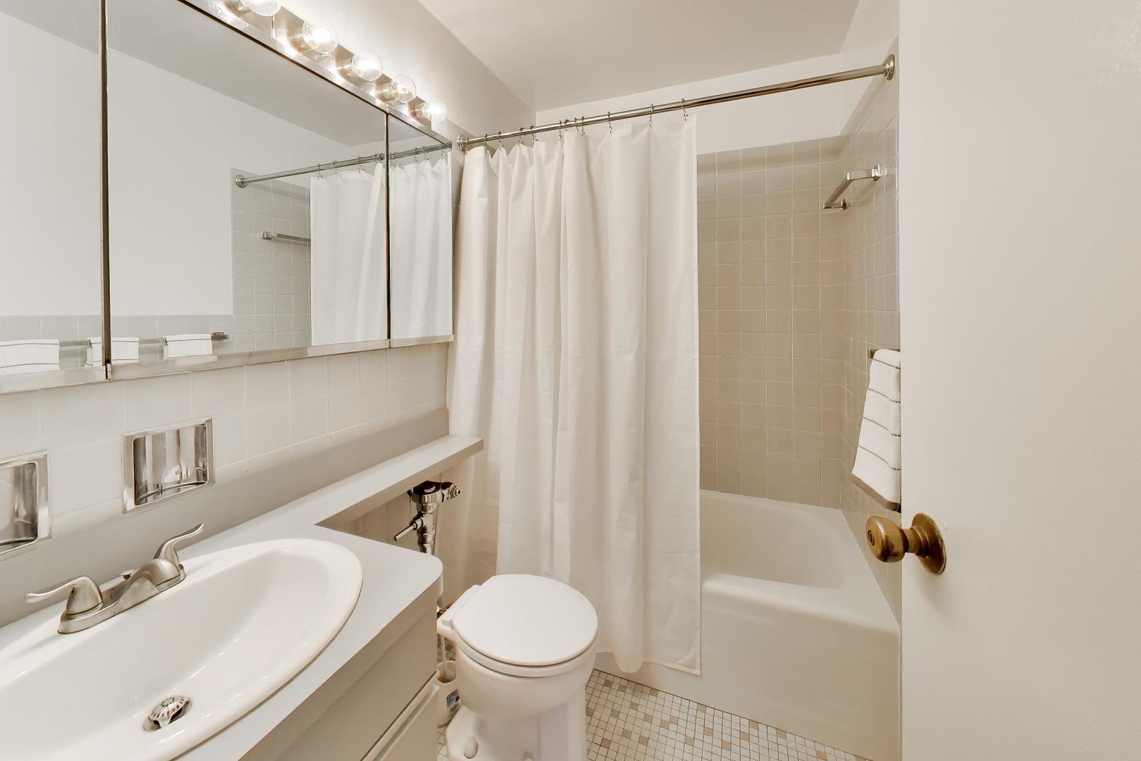 3550 N Lake Shore Drive 228 Property Photo 14