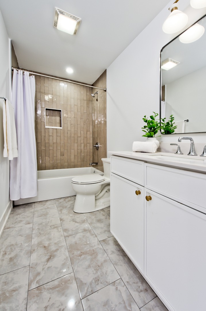 9396 Landings Lane 403 Property Photo 20